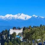 Best time to visit Darjeeling with mountain views and tea gardens