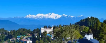 Best time to visit Darjeeling with mountain views and tea gardens