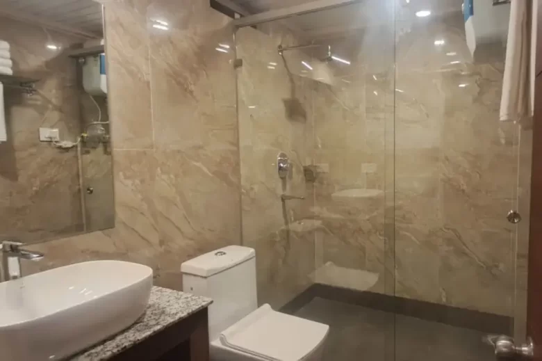 Family junior non view bath room in Darjeeling with king and single bed