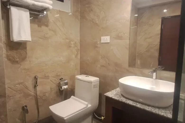 Family junior non view bath room in Darjeeling with king and single bed