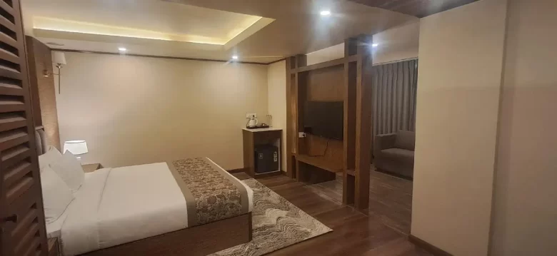 Family junior non view room in Darjeeling with king and single bed