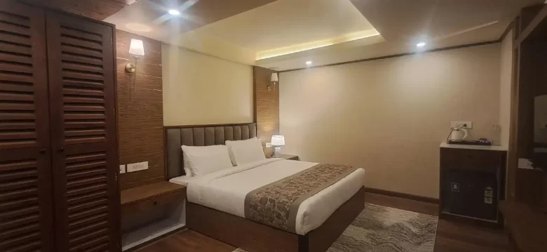 Family junior non view room in Darjeeling with king and single bed