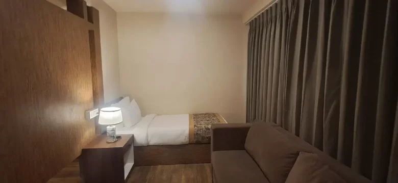 Family junior non view room in Darjeeling with king and single bed