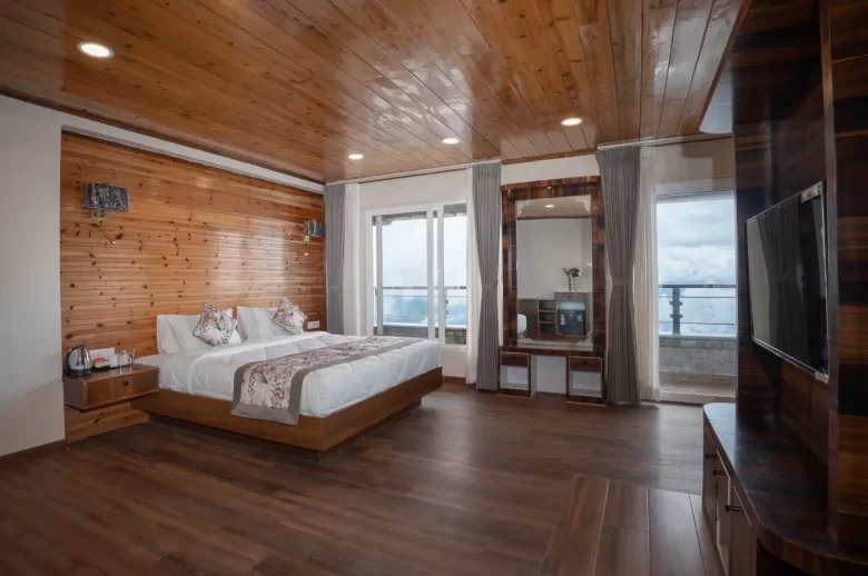 premium view room in Darjeeling with balcony and kanchenjunga view