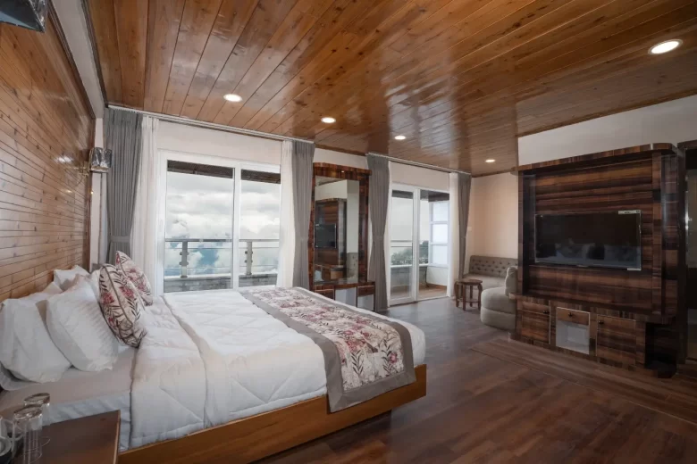 premium view room in Darjeeling with balcony and kanchenjunga view