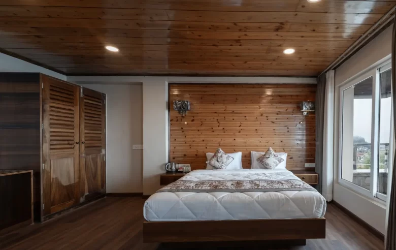 premium view room in Darjeeling with balcony and kanchenjunga view