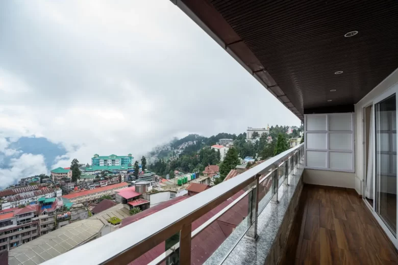 premium view room in Darjeeling with balcony and kanchenjunga view