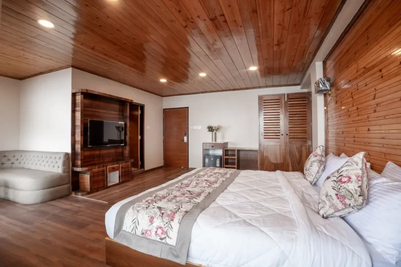 premium view room in Darjeeling with balcony and kanchenjunga view