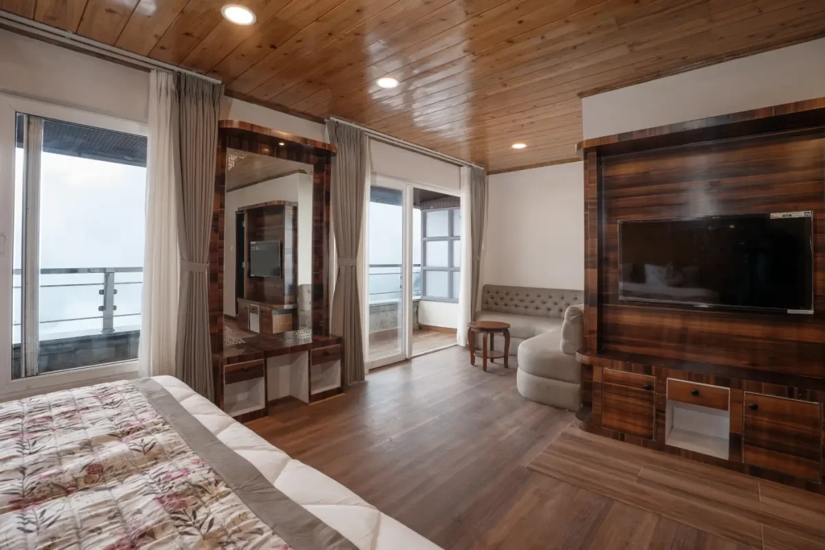 premium view room in Darjeeling with balcony and kanchenjunga view
