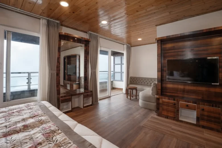 premium view room in Darjeeling with balcony and kanchenjunga view
