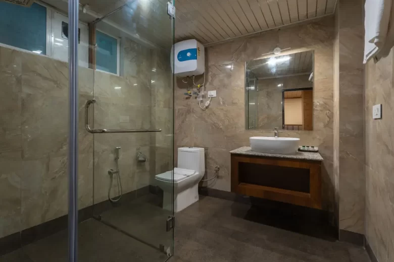 Canopy Boutique by SMARTLùth bath room in Darjeeling