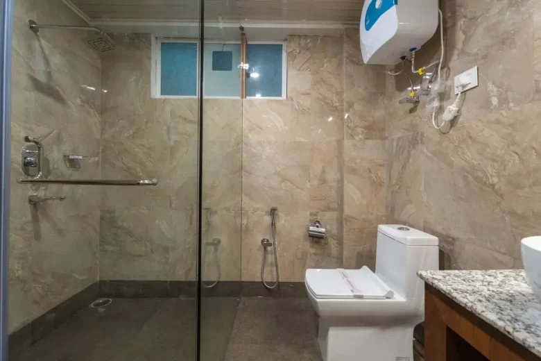 Canopy Boutique by SMARTLùth bath room in Darjeeling