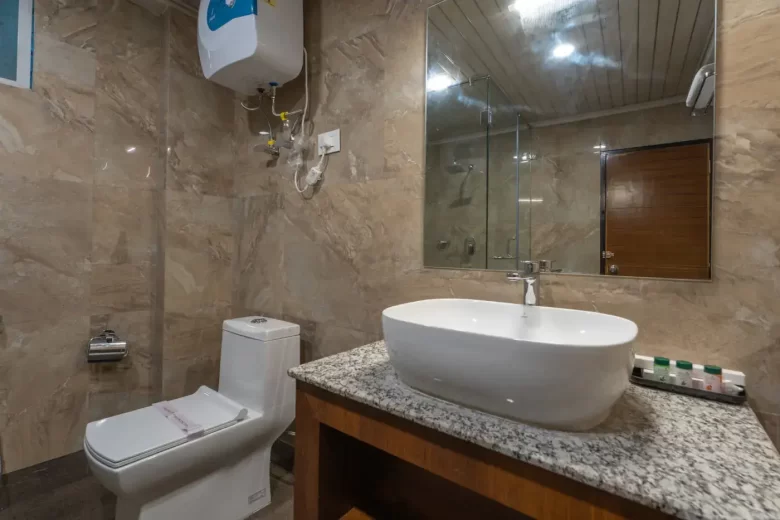 Canopy Boutique by SMARTLùth bath room in Darjeeling